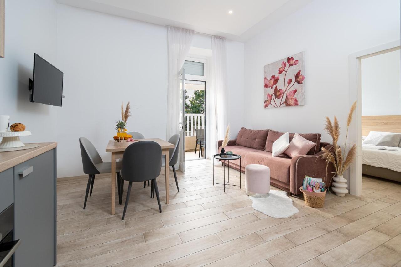 Apartments Palace Kolovare ザダル エクステリア 写真