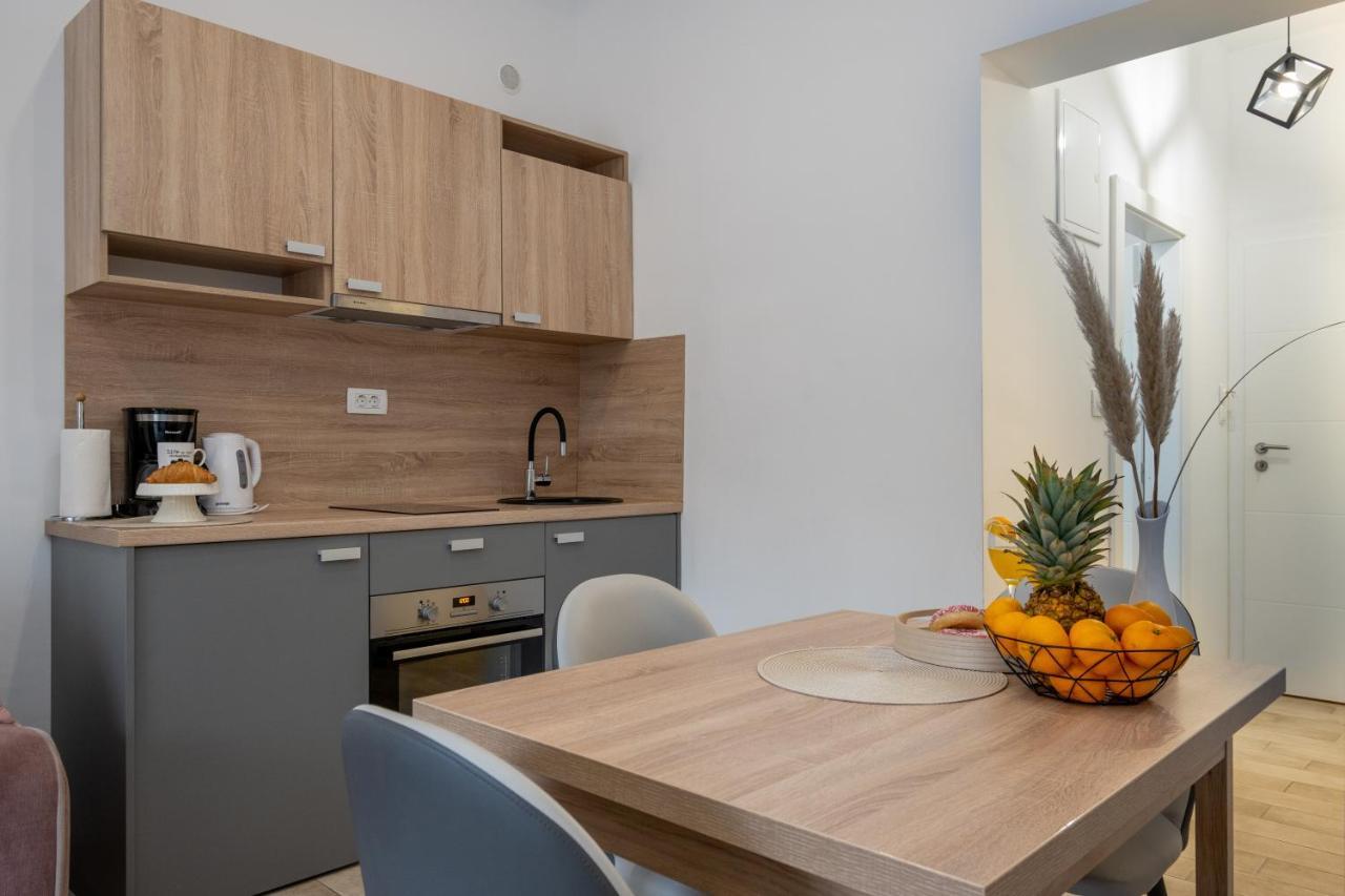 Apartments Palace Kolovare ザダル エクステリア 写真